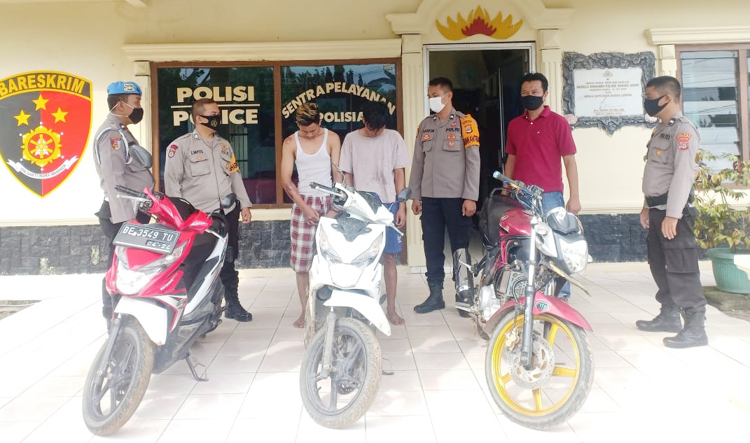 Dua residivis berinisial SI (21) dan HI (23), yang gagal mencuri sepeda motor dan terjatuh di jalan berlubang