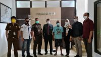 Proses pelimpahan oknum kepala kampung berinisial BN (54) di kantor kejaksaan