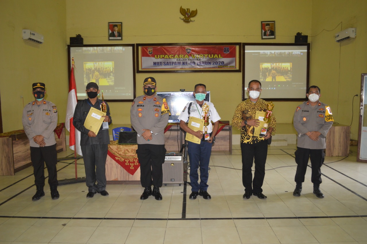 Foto bersama para pemenang lomba peringati HUT Satpam Ke-40