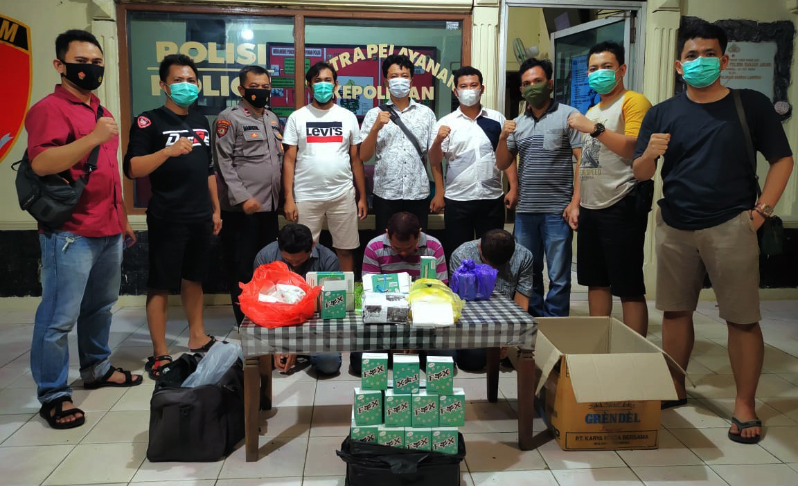 Tiga pelaku penipuan berinisial HS (47), HO (46) dan SO (46), yang dibekuk Polisi