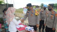 Kompol Nelson F Manik saat dilakukan pemeriksaan suhu badan sebelum masuk ke wilayah KTN