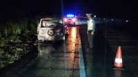 Kondisi mobil yang terbakara di Jalan Tol Trans Sumatera Km 180