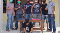 Seorang pemuda berinisial WW (22), yang dibekuk Polisi karen kedapatan membawa barang terlarang